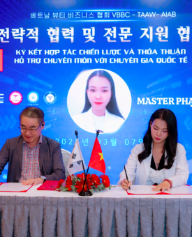 Kí kết hợp tác chiến lược và hỗ trợ chuyên môn với chuyên gia quốc tế