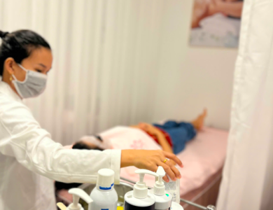 Tại sao không nên tự ý nặn mụn tại nhà? Chuyên gia cảnh báo những hậu quả khó lường